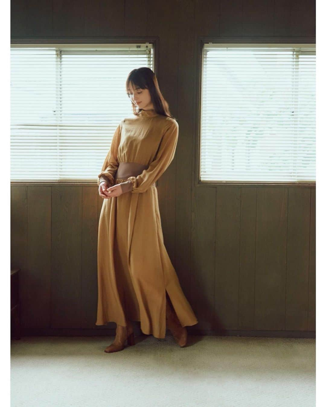 佐々木希さんのインスタグラム写真 - (佐々木希Instagram)「#iNtimite  Autumn Collection  是非サイトもチェックして頂けると嬉しいです🕊 今回も素敵に撮っていただきました！ 映画のような世界観。  photography #金谷章平 さん styling #加藤かすみ さん hair&makeup #美舟 さん edit #飯島伊知子 さん」8月30日 11時21分 - nozomisasaki_official