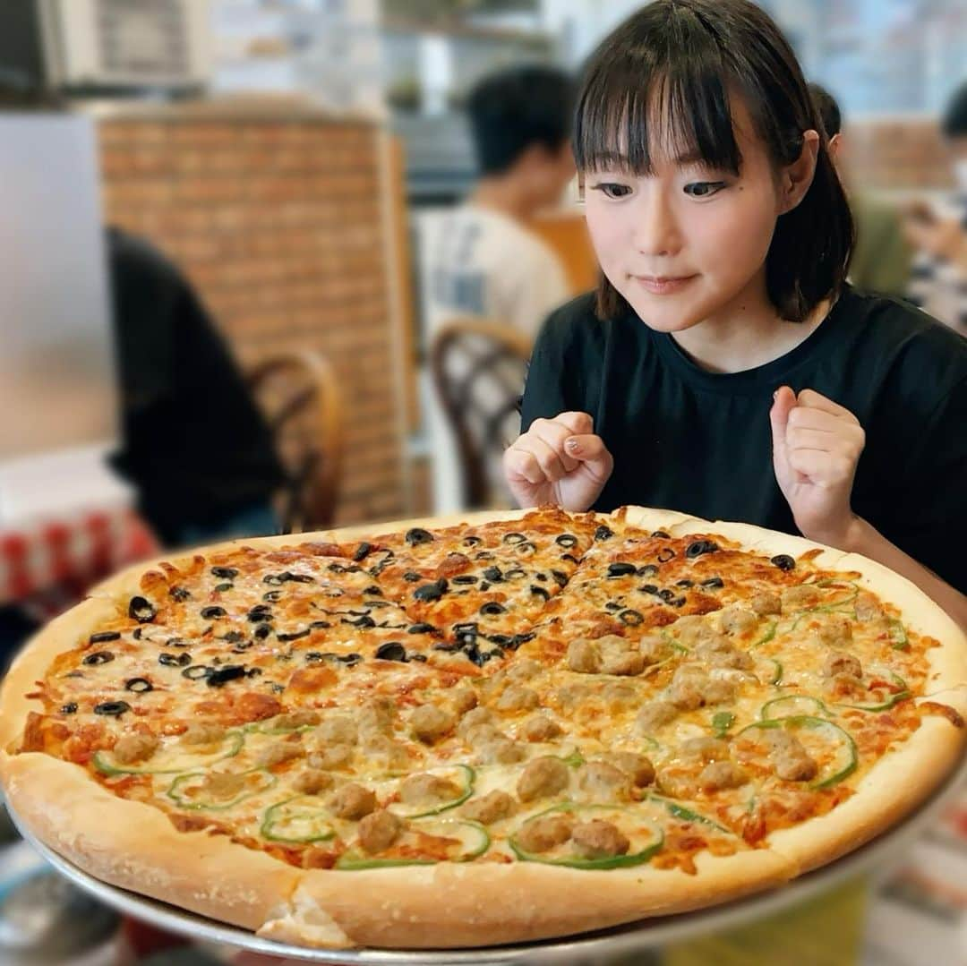 澁谷果歩さんのインスタグラム写真 - (澁谷果歩Instagram)「Pizza time!!!!  ニューヨークサイズ🍕」8月30日 11時28分 - shibukaho