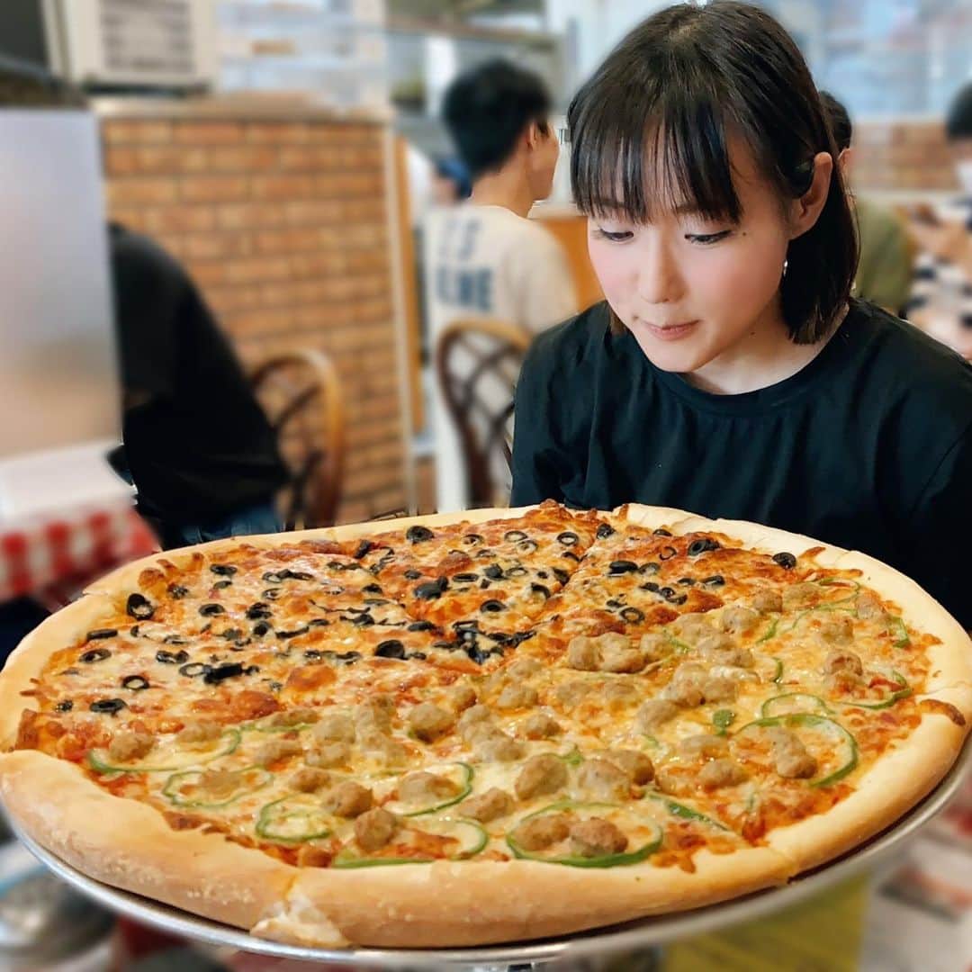 澁谷果歩さんのインスタグラム写真 - (澁谷果歩Instagram)「Pizza time!!!!  ニューヨークサイズ🍕」8月30日 11時28分 - shibukaho
