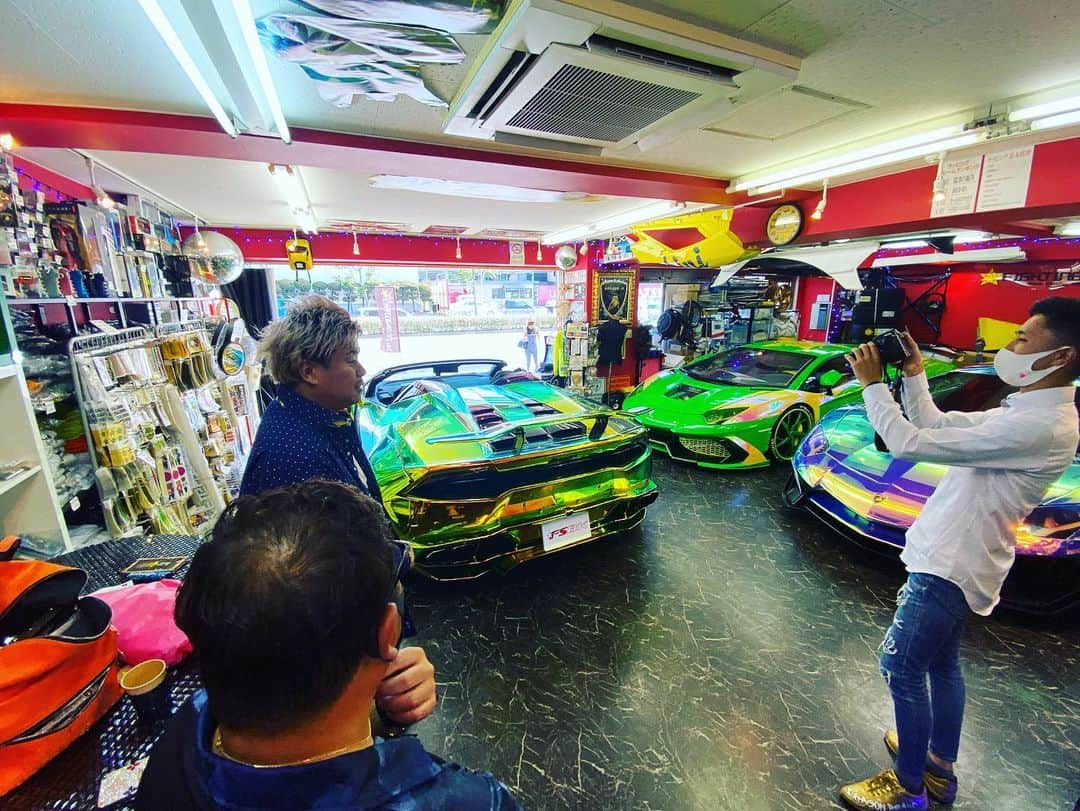 諸星伸一さんのインスタグラム写真 - (諸星伸一Instagram)「⭐️fightingstar⭐️  Many Lamborghini come to the Fightingstar in Tokyo every day.  It is for various reasons such as custom, maintenance, purchase, sale, photography, consultation, etc. I'm happy.  #fightingstar#culture#design#fsbk#lamborghini#custom#morohoshi#aventadorsv#huracanspider#aniversario#bodykit#fightingstarbodykit#photography#tokyo#japan」8月30日 11時34分 - morohoshi7777