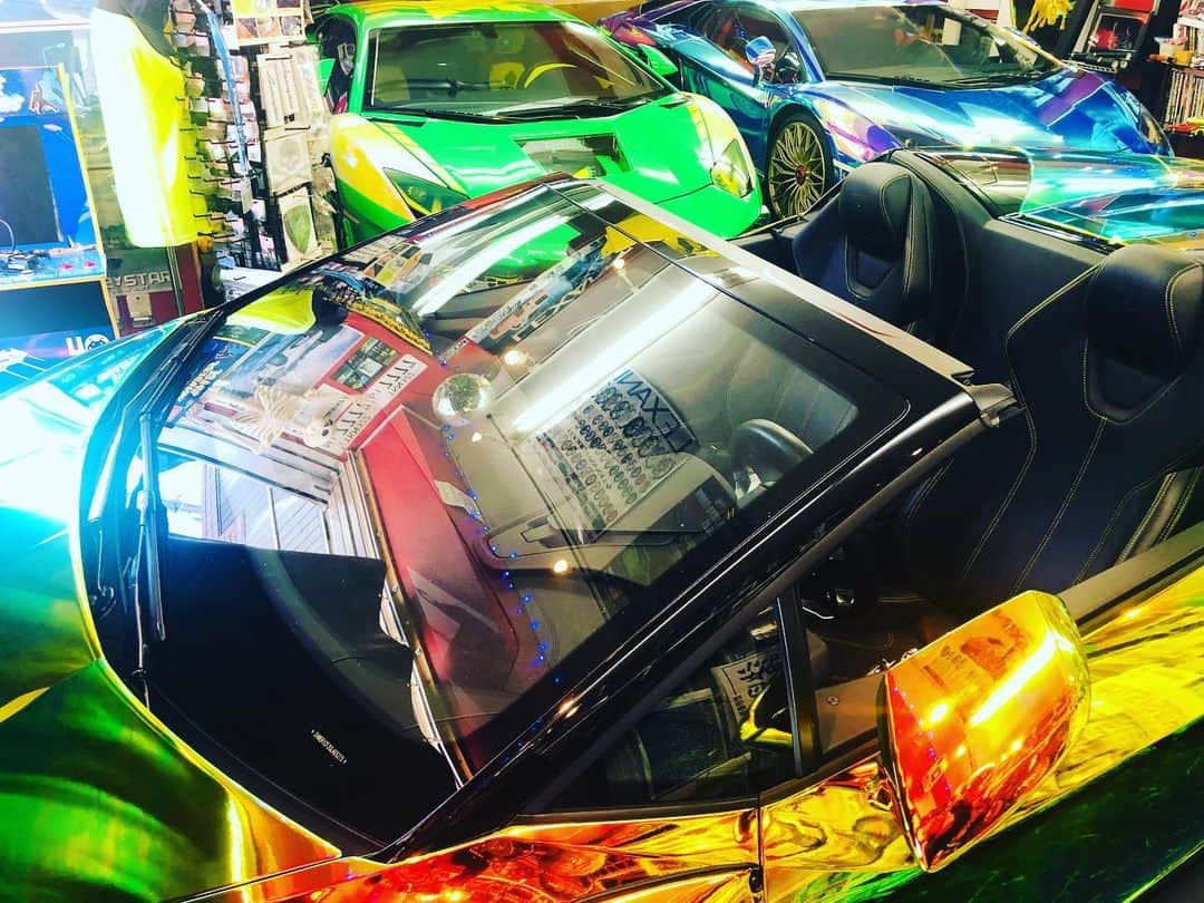 諸星伸一さんのインスタグラム写真 - (諸星伸一Instagram)「⭐️fightingstar⭐️  Many Lamborghini come to the Fightingstar in Tokyo every day.  It is for various reasons such as custom, maintenance, purchase, sale, photography, consultation, etc. I'm happy.  #fightingstar#culture#design#fsbk#lamborghini#custom#morohoshi#aventadorsv#huracanspider#aniversario#bodykit#fightingstarbodykit#photography#tokyo#japan」8月30日 11時34分 - morohoshi7777