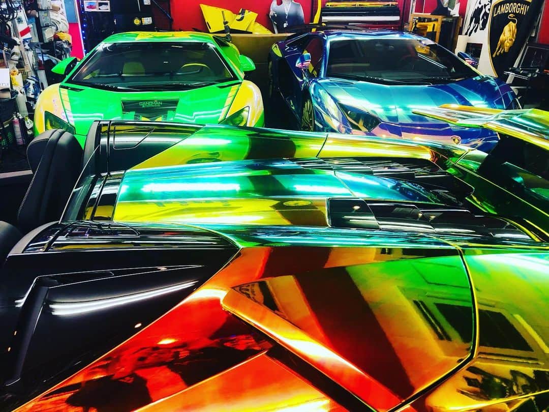 諸星伸一のインスタグラム：「⭐️fightingstar⭐️  Many Lamborghini come to the Fightingstar in Tokyo every day.  It is for various reasons such as custom, maintenance, purchase, sale, photography, consultation, etc. I'm happy.  #fightingstar#culture#design#fsbk#lamborghini#custom#morohoshi#aventadorsv#huracanspider#aniversario#bodykit#fightingstarbodykit#photography#tokyo#japan」