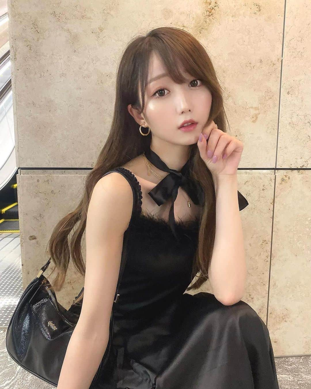 大谷映美里さんのインスタグラム写真 - (大谷映美里Instagram)「ﾆｬｯ 🐈‍⬛❤︎ ㅤㅤㅤㅤㅤㅤㅤㅤㅤㅤㅤㅤㅤ トップスとスカート▸▸ #andlottie  お靴とカバン▸▸ #epine  ネックレス▸▸ #crayme  ㅤㅤㅤㅤㅤㅤㅤㅤㅤㅤㅤㅤㅤ 肩のリボン、猫っぽく首に巻いたよ🐈‍⬛゛すき？」8月30日 22時43分 - otani_emiri