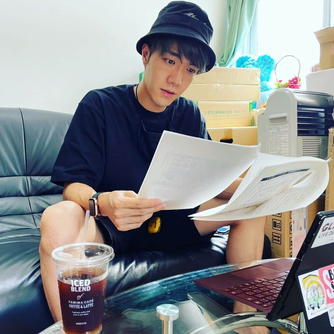 中澤卓也さんのインスタグラム写真 - (中澤卓也Instagram)「今日はラジオ大阪さんでのレギュラー番組📻 「いいね！イマうた 中澤卓也です」の収録でした🙆‍♂️ 東京からリモート収録、次回は大阪のスタジオに行けるかな？！🥺 スタッフの皆さんも、ありがとうございました！ 番組は毎週月曜日21時から放送中です！  #ラジオ大阪 #いいねイマうた中澤卓也です #レギュラー番組 #リモート収録 #radiko #みんな聴いてね #約束 #中澤卓也」8月30日 23時37分 - takuya_nakazawa.118