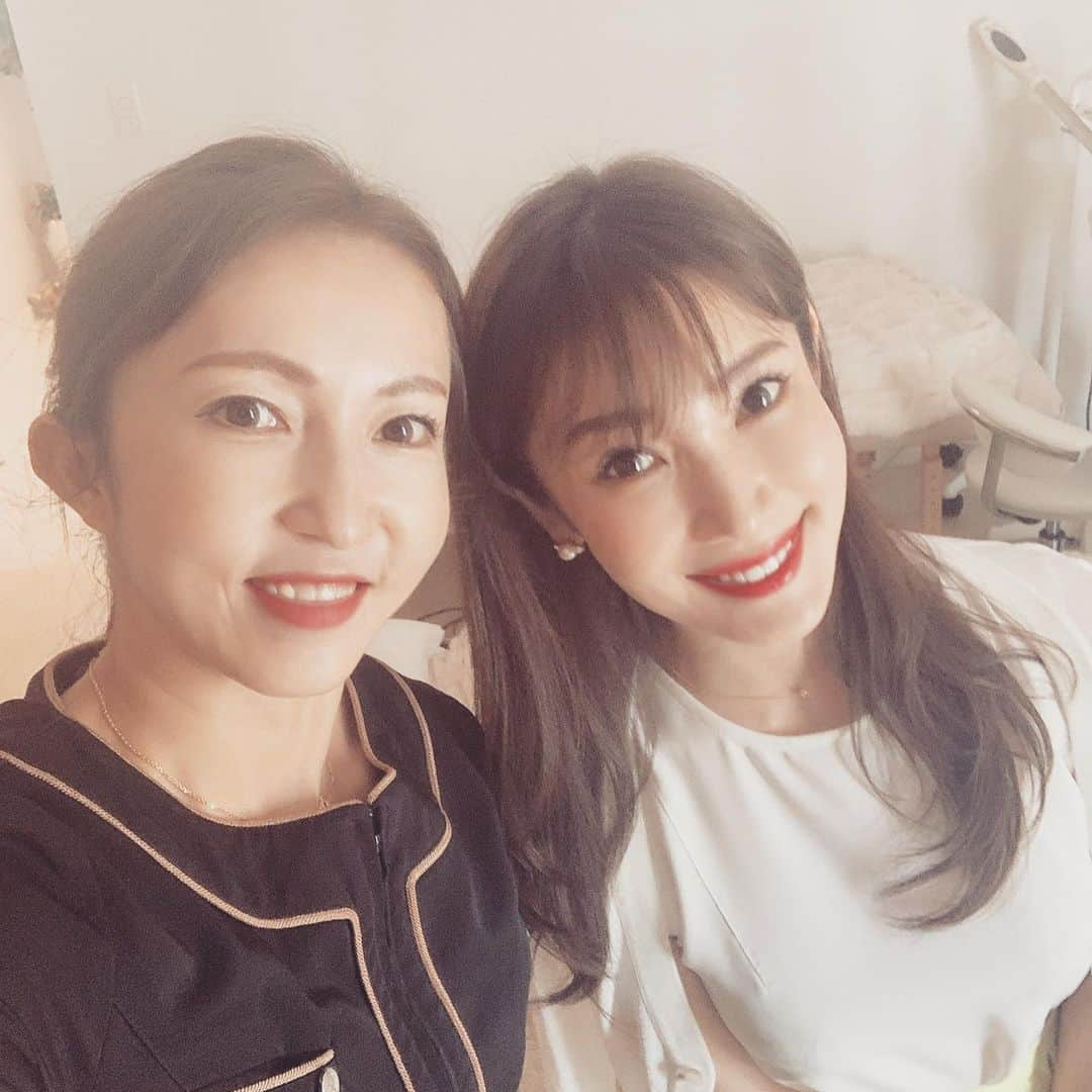 吉田美紀さんのインスタグラム写真 - (吉田美紀Instagram)「・ ・ 胸を張ってオススメできるから 大切なお友達夫婦のブライダルエステにも紹介した @licesthetic  ・ 夏場の方が浮腫みやすいわたし。 しばらくトレーニングができない日も続き 浮腫みも重なって ふよふよとした質感とラインが気になって 駆け込んできました！！ ・ 一度で嬉しい効果˚✧₊⁎ だからあとは、わたしがどう維持するか？！笑 ・ @emiemhappy の 明るくパワーを貰えるお人柄のファンでもあります˚✧₊⁎ ・ #beauty #beautysalon #diet #cellcure #cellcure4tplus #リックエステティックサロン #ゴッドハンド #痩身 #痩身ケア #ダイエット #エステ #エステサロン #美容 #麻布十番 #アンチエイジング #40代 #40代ダイエット #40代女子 #美肌 #美肌ケア #美顔器 #セルキュア #セルキュア4tplus #タラソパック #ヘッドマッサージ」8月30日 15時28分 - miki__yoshida