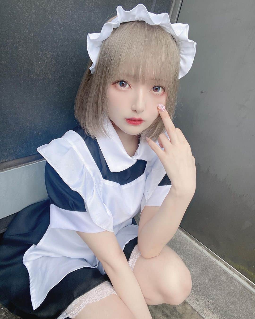 ねこあれのインスタグラム：「めろ〜  ･   #ヘアアレンジ  #カラコン  #インナーカラー  #派手髪女子  #量産型コーデ  #地雷女  #コスプレ女子  #ピアス女子  #自撮り界隈  #派手髪  #派手髪女子  #ショートヘア  #地雷女  #アイドル  #メンヘラ  #地下アイドル  #メイド服  #コスプレ  #量産型ヲタク  #量産型  #自撮り女子 #ハイトーンカラー #ハーフツイン #金髪ショート #赤髪  #アッシュグレー  #白髪 #ボブヘア」