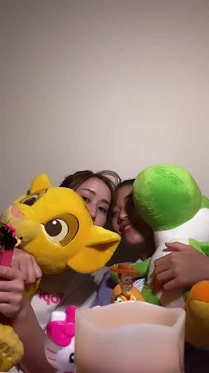 のインスタグラム：「. しちょうささんありがとう🤝☺️ （中々視聴者って言えなかった笑） いい子は子守唄聴いて寝ようね。 . . . 私達途中から配信してること忘れて、素過ぎたので明日まで残します笑 . . .」