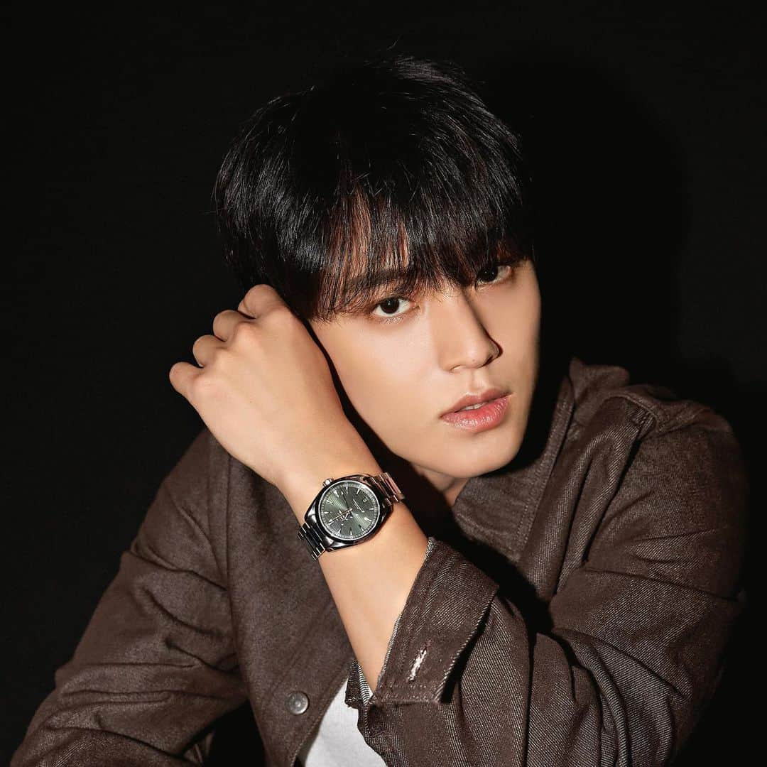 ミンギュさんのインスタグラム写真 - (ミンギュInstagram)「💚🤎 #광고 #오메가 #OMEGA #seamasteraquaterra」8月30日 19時51分 - min9yu_k