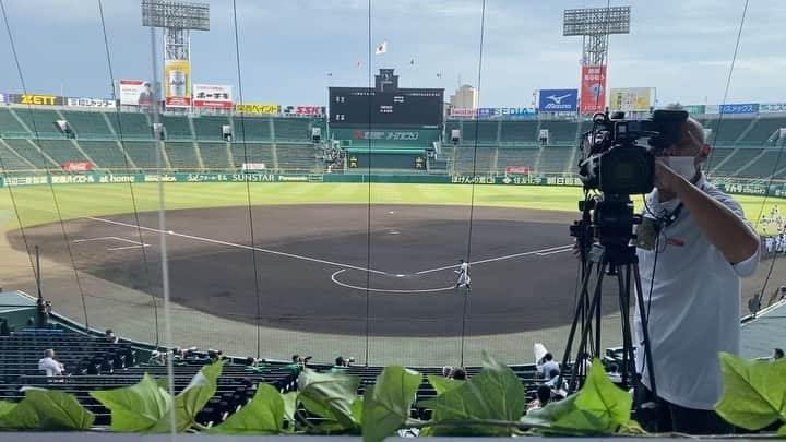 片岡安祐美のインスタグラム：「⚾️  2021,8,23  この甲子園という球場を全力で感じで楽しんで。 アップからもう元気いっぱい！！😆  これまで聞いてきた声とはまた違う 甲高い声が甲子園球場全体に響いて ゾクゾクっとして、ぶわーっと鳥肌。  シートノックで、 ポジションまで全力疾走していく姿見て あー、これから彼女たちは本当にここで試合するんだなーって。  試合開始に近づくに連れて、本当に試合するんだ！すごい！って 何度も何度も同じことをずっと言ってた気がします☺️💦  #20210823  #第25回全国高校女子硬式野球選手権大会  #決勝  #甲子園  #史上初  #女子野球  #女子高校野球  #時代って変わるんだね  #歴史的な1日  #⚾ #バーチャル高校野球」