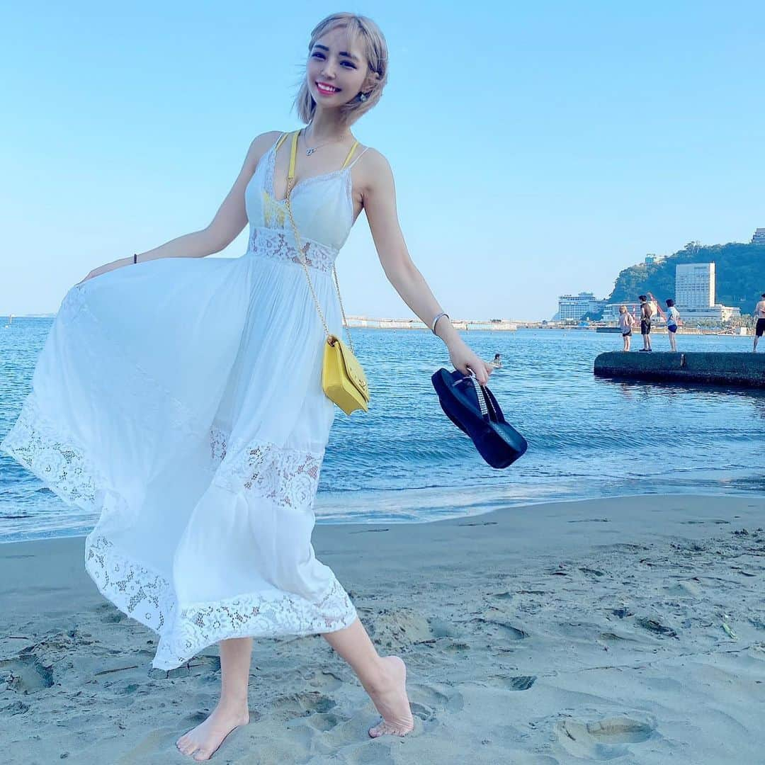 Yukiさんのインスタグラム写真 - (YukiInstagram)「都会から離れて過ごす時間🏖 気を使わず言葉も要らない何の情報処理もしなくて良い時間大事にしてます🙂 楽しかった😉✨ #ビーチ #海 #ドレス #夏 #海水浴 #mcm」8月30日 20時11分 - snowsnow.yuki