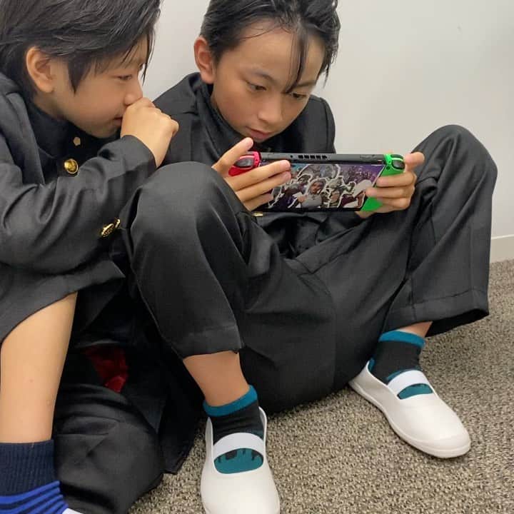 太陽チャンネルのインスタグラム：「つっぱりの休み時間 #れおたい #つっぱりロックンロール」