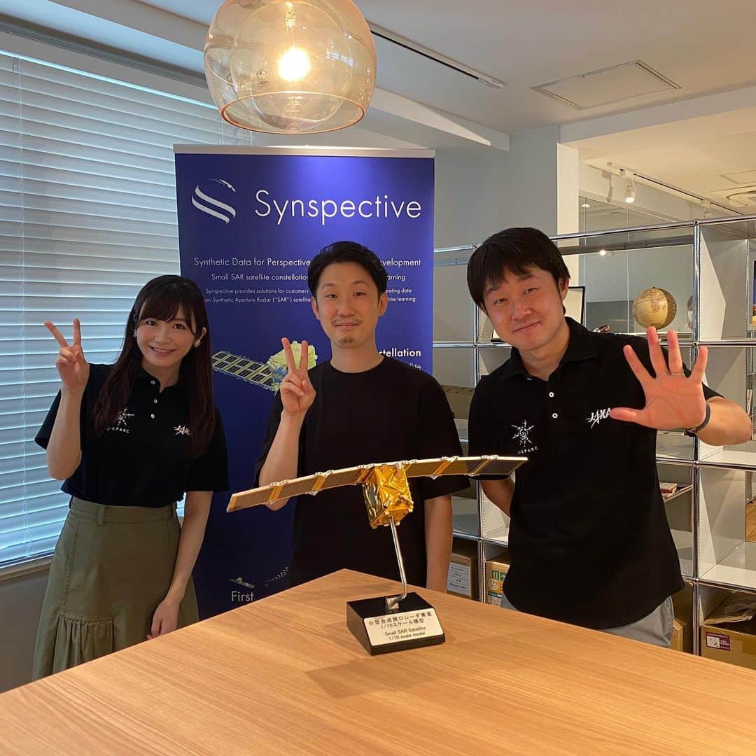 榎本麗美のインスタグラム：「SynspectiveさんとJAXA @jaxabiz の共創現場に潜入🛰  近年、豪雨災害への警戒が高まっていますが、私は災害報道に携わる立場から、早くSynspectiveさんのサービスを利用したいと切に願っています🥺ぜひ、ご覧下さい！ ↓ 【J-SPARC】共創現場に行く。～♯6：Synspective 編～ youtu.be/qgXftLOBWmg  #個人的にはJSPARCプロデューサーの藤平さんの面白い所が全部カットになっていて非常に残念でした #現場ではかなり爆笑しながら撮っていましたよ笑」
