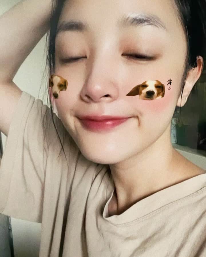 ジングルワンのインスタグラム：「： 原本想做個朝氣的少女 才發現我不過只是一個早晨過敏的婦人」