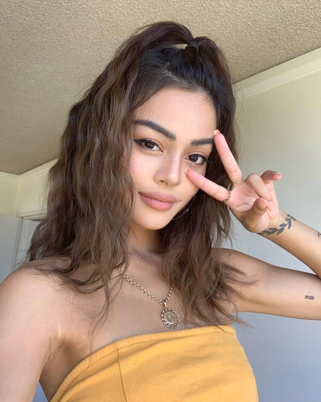 リリーマイマックのインスタグラム：「Some old selfies 😛」