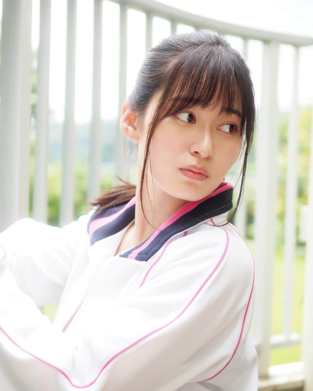 ジャージ フェチ 未梨一花さんのインスタグラム写真 - (未梨一花Instagram)「ジャージ女子はお好きですか #恋人は一花お姉ちゃん #9月17日発売  #オフショット #ジャージ #ふともも #フェチ」8月30日 21時33分 - 1ka__3ri