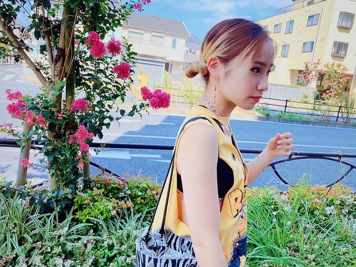 のインスタグラム：「🚶🏽‍♀️🌳🌷  #投稿し直し #asianzdancers #でんでんの今日のコーデ」