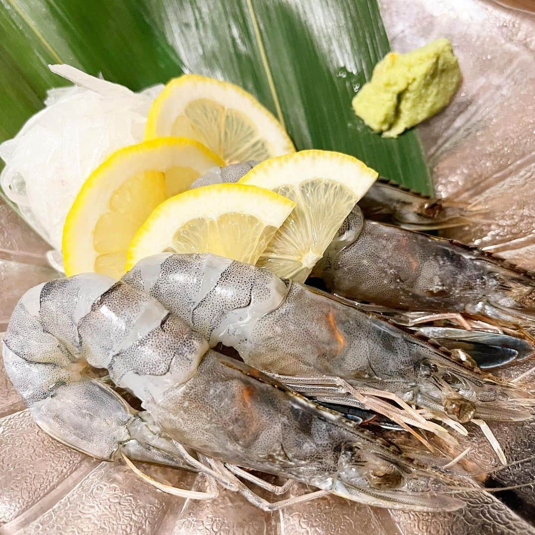 みきでりさんのインスタグラム写真 - (みきでりInstagram)「【KAKICRAB】大宮の蟹と牡蠣のお店🦀🦪❤️  大宮出身のあおいちゃんに紹介してもらったの✨ 行く日教えたら少しだけ会いにきてくれた🥺❤️ どの料理も美味しくて彼氏も喜んでた❣️  私が今回頂いたお料理は、 ・トマトのカルパッチョ ・カニとアボカドのカナッペ ・インカのポテトフライ ・生牡蠣　lv.max  2個盛り ・イイダコのガーリックソテー ・天使エビの刺身 ・ズワイカニのトマトクリームパスタ ・デザートのスイーツ ・飲み放題  店長さんもフレンドリーで、 とっても素敵なお店だった〜◡̈⃝♥︎ 大宮は学生時代の思い出の地だし、 美味しかったからまた行きたい！！！！ あおいちゃん、レコメンドありがとう💛  ちなみにレモン大大大好きな私が 珍しくめっちゃ美味しいと思った よだれもんサワーもお勧めよん🍋🍹💫  ㅤ ㅤ 大宮駅徒歩3分のお店だよ！ 気になった方は @kakicrab.official をチェック🔍♪ ㅤ ㅤ ㅤ ㅤ　 ㅤ ㅤ ㅤ ㅤ #埼玉グルメ#大宮グルメ#蟹#牡蠣#牡蠣食べ放題#グルメ女子#牡蠣料理 #蟹料理 #カニ#グルメスタグラム#食べるの大好き#食べるの好きな人と繋がりたい#飲食店応援#生牡蠣#牡蠣スタグラム#カニスタグム#海鮮#大宮バル#大宮居酒屋#感染症対策#PR」8月30日 22時00分 - mikidelicious