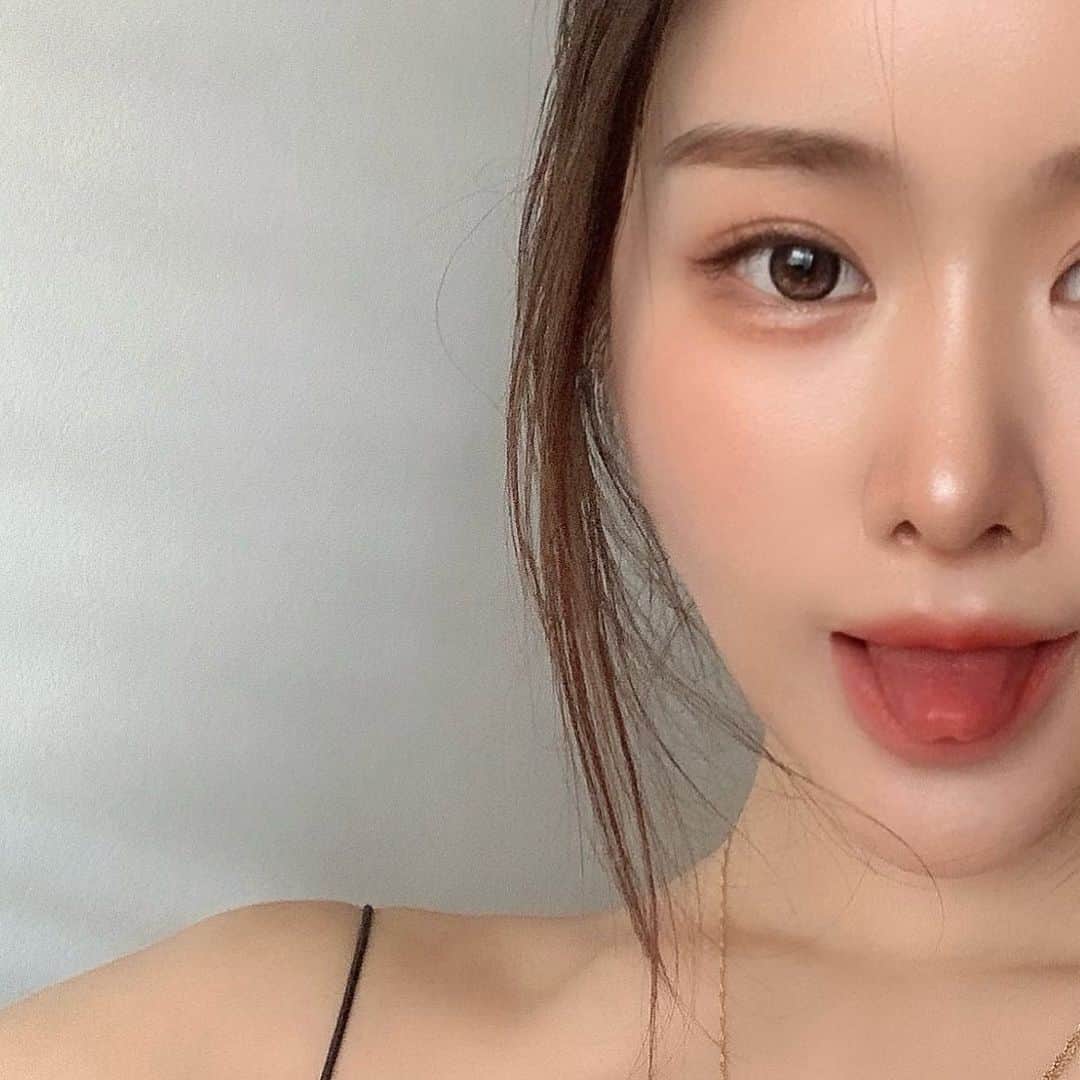 のインスタグラム：「頭いた」