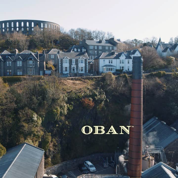 ジャック・ファライーのインスタグラム：「#ad Eager to travel like I am? 🥃 Enter the @obanwhisky sweeps for the chance to visit my pals in this special Scottish town. Head  to obanabode.obanwhisky.com to learn more.」