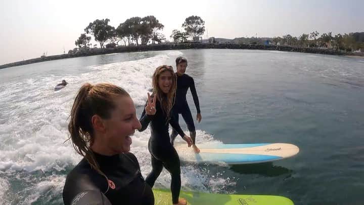 レイキー・ピーターソンのインスタグラム：「Would you like to see some of these manoeuvres on the 2022 @wsl tour?? 😂 @caroline_markss  @mikeparsons1  • Hit the link in my bio for the full video  • @gopro  #gopro」