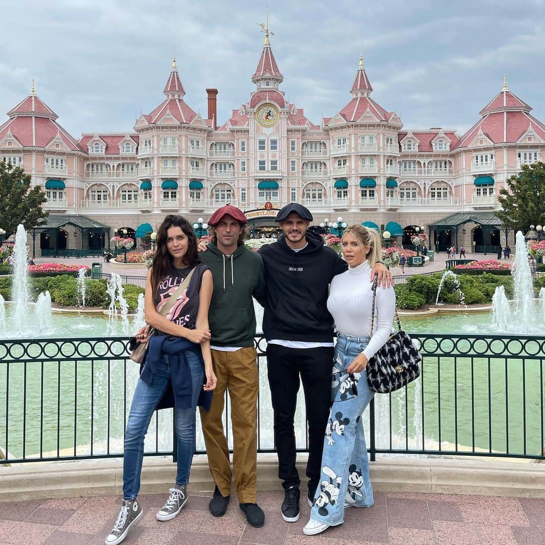 マウロ・イカルディさんのインスタグラム写真 - (マウロ・イカルディInstagram)「Merci de nous recevoir @disneylandparis 🏰🎡🎢 #disneylandparis ❤️」8月31日 3時51分 - mauroicardi