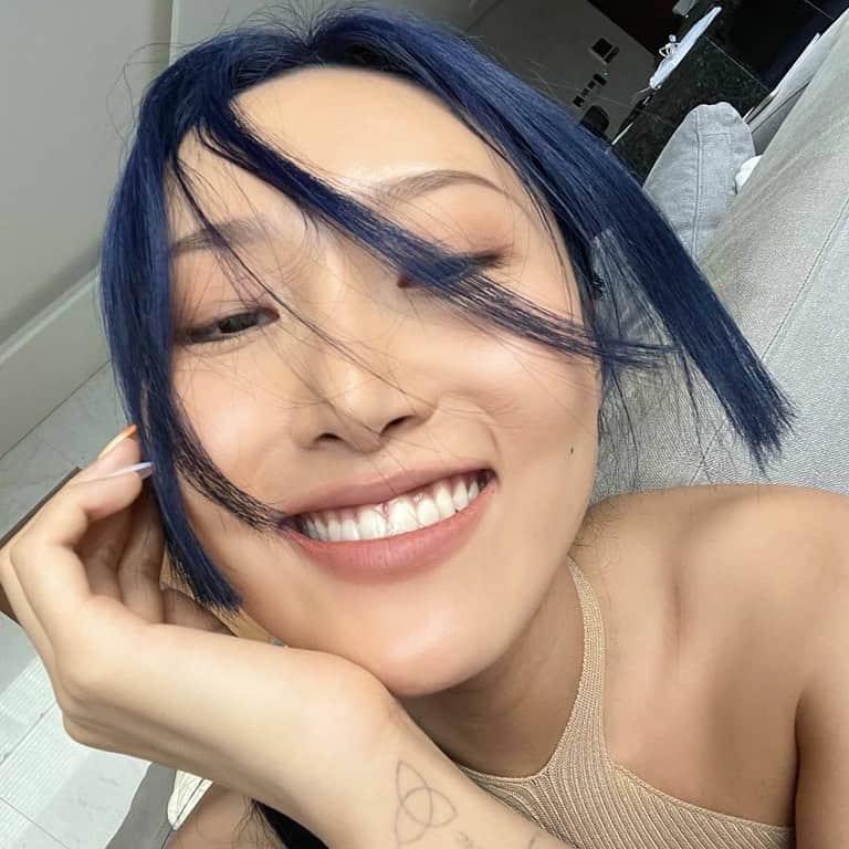 ファサのインスタグラム：「#mamamoo #마마무 #hwasa #화사 #hyejin #ahnhyejin #moonbyul #solar #wheein #moomoo #kpop #girlgroup #gg #kpopgirlgroup #maria」