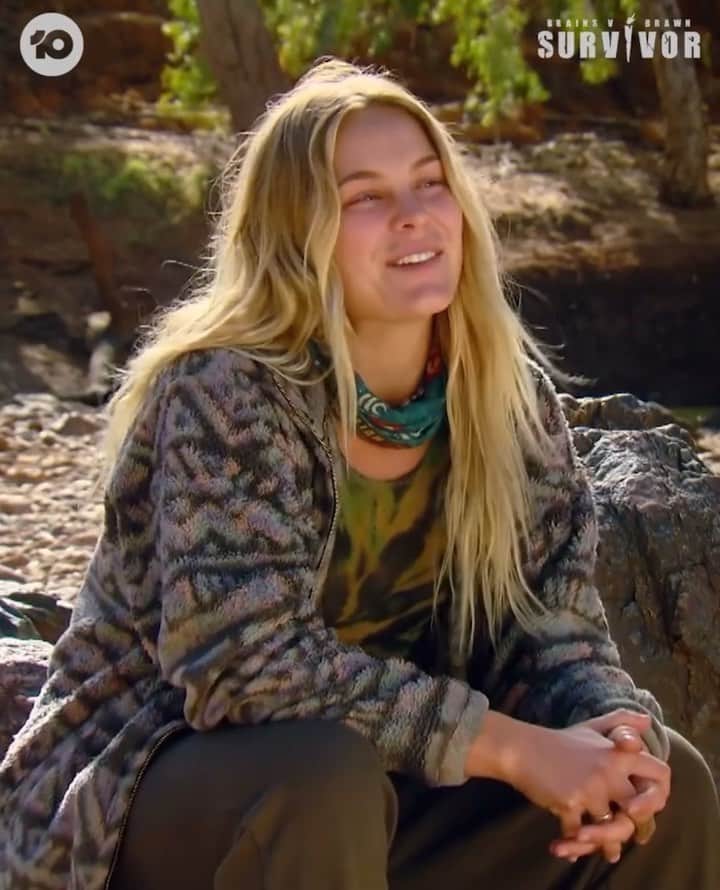 フェリシティー・パルマティアーのインスタグラム：「We’re in a minority of two, very much on the bottom of the tribe and up against an alliance that doesn’t want to crack… being on the bottom in so frustrating!!!! 🥵 @survivorau on your screens 7:30pm tonight #survivorau」