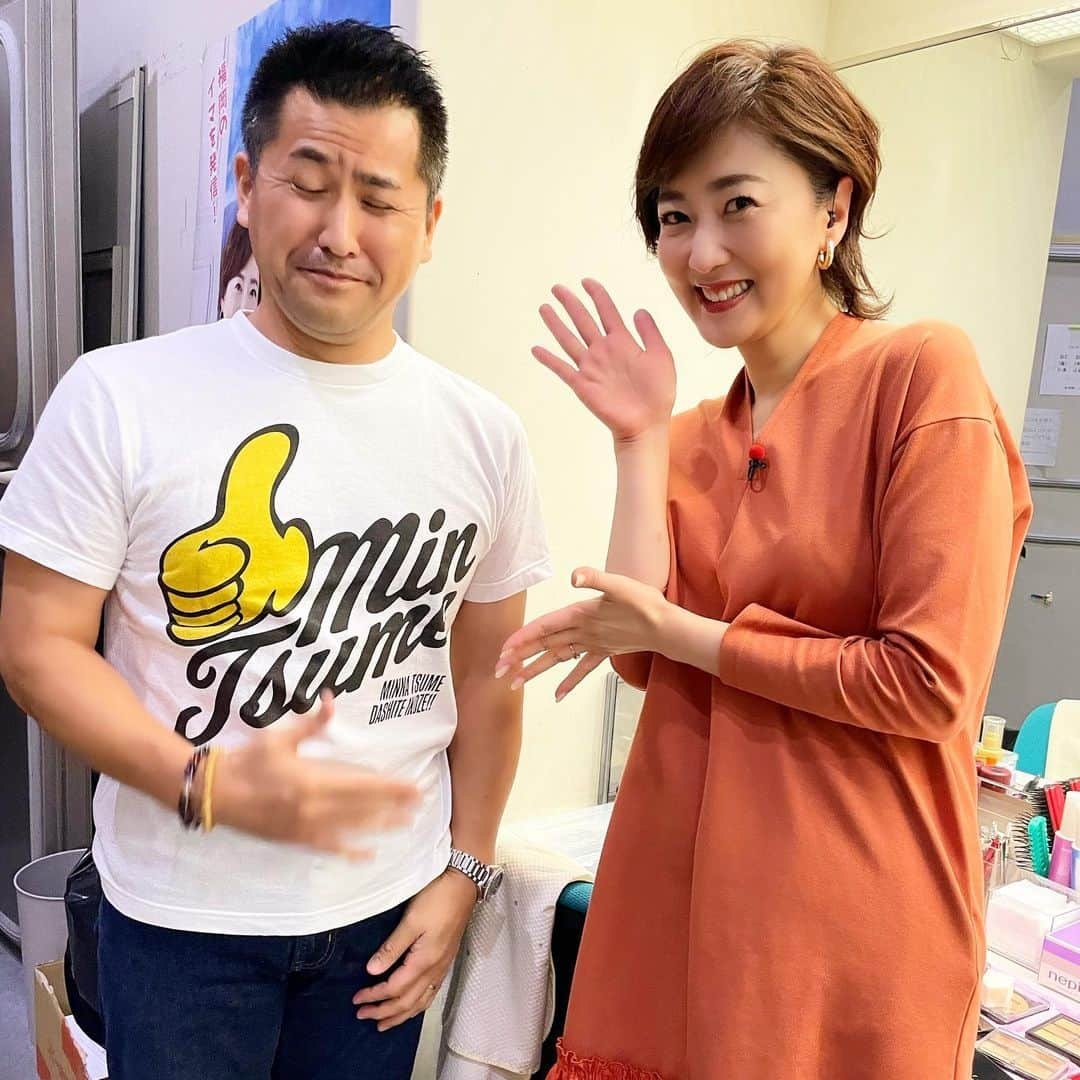 池尻和佳子さんのインスタグラム写真 - (池尻和佳子Instagram)「新人の頃からお世話になっていた富永D!!  今日でテレビのお仕事、卒業でした。  ラジオで楽しいおしゃべりが聞ける日も、遠くなさそうです🎙  いつも「自由に楽しんでやって〜」というスタイルに助けられました😭  ありがとうございました‼️‼️  #みんな爪出していこうぜ#最終回#タダイマ #ゴリけん さん#映画#撮影#8月#31日#火曜日 #今日#最終日#イムズ#中継#ディレクター#テレビ #から#ラジオ#心機一転#富永 さん#rkb #ありがとうございました」8月31日 17時17分 - wakako_ikejiri_rkb