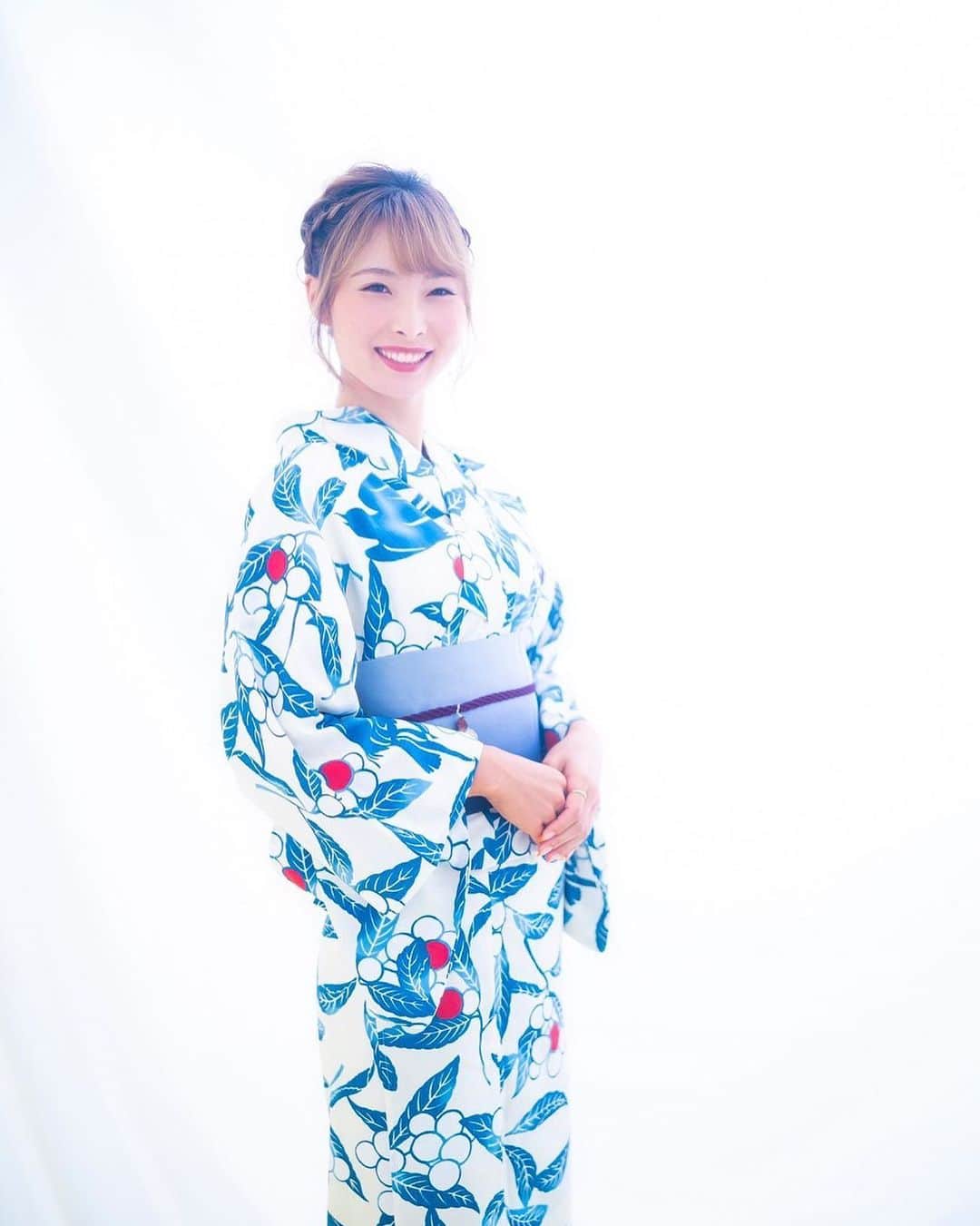 鶴岡果恋のインスタグラム：「.  昨日と今日と 日本女子オープンの最終予選会　 無事通過しました！ 本選も頑張っていきます。  そして 週刊ゴルフダイジェストに チラッと載っていました🎐  一瞬だけ夏を感じられました🌀☺️  #雑誌 #週刊ゴルフダイジェスト #浴衣 #浴衣撮影 #ゴルフ」