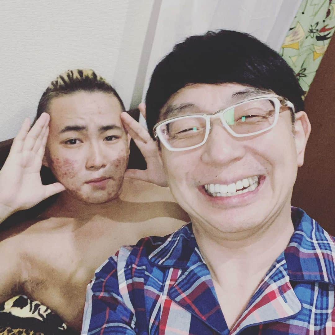 木下博勝さんのインスタグラム写真 - (木下博勝Instagram)「おはヨネスケ。 さいたま市も、保健所での濃厚接触者の追跡が困難で、PCR検査で陽性者がいた場合は、その家族にも検査を受ける様に勧めるように連絡が来ました。 家庭内感染が多いのに、家族の濃厚接触者での検査数が、最近少ないと感じていました。 早めに陽性を確認して、隔離する事が大切ですので、皆さん宜しくお願いします。  さいたま新都心ジャガークリニックでは、事務スタッフ、ナース、看護助手、を募集しております。 詳しくはクリニックHPをご覧頂くか、saitamajaguar@gmail.comまでお願いします。  #さいたま新都心ジャガークリニック #さいたま新都心　#北与野　 #さいたまスーパーアリーナ #さいたま市　#中央区　#与野　#さいたま県 #小児科　#内科　#外科 #ジャガーファミリー #ジャガー横田」8月31日 9時31分 - hirokatsu_kinoshita