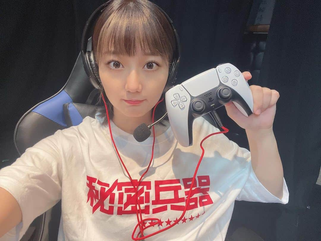 新井愛瞳さんのインスタグラム写真 - (新井愛瞳Instagram)「エンターテインメント風集団 秘密兵器 MISSIONINPOSITIVE  27th Attack『情熱大爆笑』 無事に全公演終了いたしました。 ⁡ ご来場いただきました全ての皆様 ありがとうございました！ いかがでしたか？ ⁡ 新しく覚えることが多くて、 こんなにも知らないことがあるんだと 正直何度も折れそうになりました。 でも、こんな大事な役どころ、私が折れてどうすんだ と何度も喝を入れ直しただただ吸収していく日々でした。 稽古中、本番中、 共演者の皆様にはご迷惑を沢山おかけしました。。 ⁡ でも、セリフのひとつひとつを 自分に言い聞かせていくと渋木螢という人物が 愛おしくなって、周りの登場人物も大好きになって 本番中は楽しさしかなかったです！ ⁡ 久しぶりの長期の大仕事でしたので 終わった今は寂しさ、達成感が混同してます。 貴重な、素敵な日々だったなと感じました。  写真はほんの一部。 家族、親友、そして女子チーム笑 まだまだあるので後日載せます。 ⁡ 渋木螢として生きたこの日々が とても幸せです。ありがとうございました。」8月31日 11時09分 - arai_manami_official