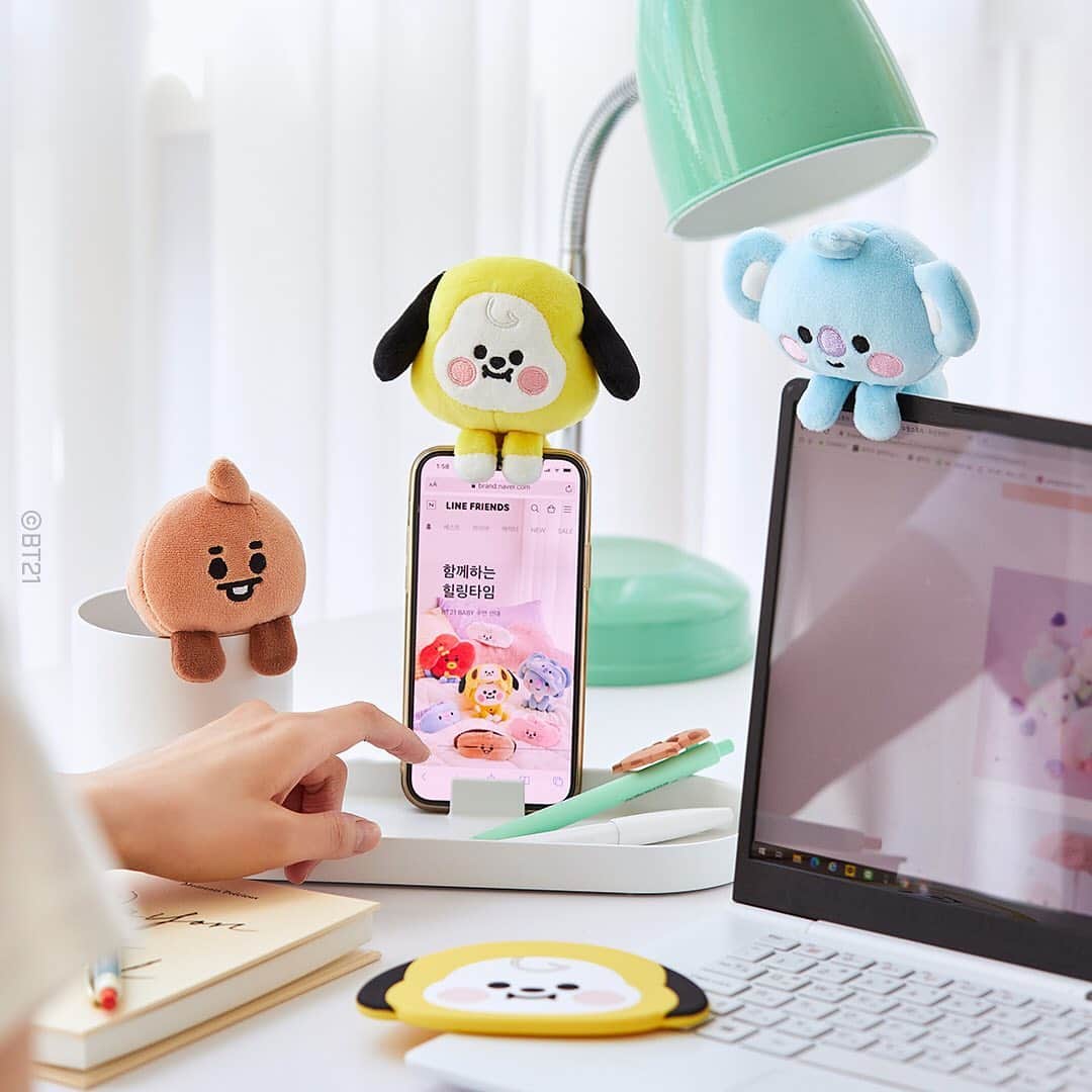 BT21 Stars of tomorrow, UNIVERSTAR!さんのインスタグラム写真 - (BT21 Stars of tomorrow, UNIVERSTAR!Instagram)「The vitamin that’ll pump up your workday🍋 BT21 BABY Peekaboo Monitor Doll ⠀ ✔️ Two adorable hands that are angle adjustable ✔️ Twinkling eyes that follow you around the room ✔️ Cute visible body that gives you a mini heart attack! ⠀ Guess who’s peeking at you?🤗 Our sweet angels🥺dangling from the monitor!  Get a BT21 BABY that’ll always root for you! 👉 Click the link in our bio! ⠀ #BT21 #BT21BABY  #monitordoll #peekaboo」8月31日 11時29分 - bt21_official