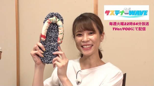 フジテレビアナウンサーのインスタグラム：「鈴木唯です。   古布で草履作りをしてきました☺️   使わなくなった浴衣の布を編み込んで行く細かい作業なのですが、少しずつ出来上がってくる草履を見るとワクワクして、夢中で編んでいました。   鼻緒の柄にもこだわり、完成品には大満足！   布の柔らかさが心地よく、足が喜んでいる気がしました😊   浴衣は布の面積も多いので、履きつぶしてしまっても、浴衣一枚で草履を何足も作れるのが良いですね！   #フジテレビアナウンサー #鈴木唯 #古布で草履作り #楽しくアクションSDGs #12つくる責任つかう責任 #13気候変動に具体的な対策を #体感サステナWAVE #22時54分から ※関東ローカル ※放送後Tver/FODでも配信」