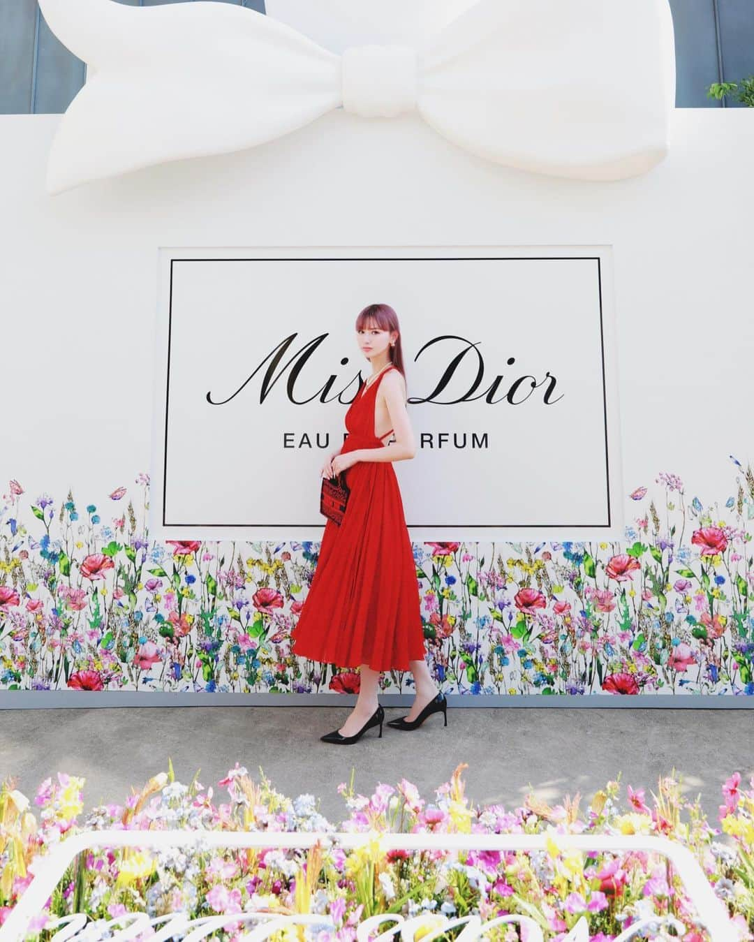 鈴木えみさんのインスタグラム写真 - (鈴木えみInstagram)「MISS DIOR EXHIBITION  ディオールのクチュールフレグランス「ミス ディオール」の新たな生まれ変わりを祝し開催されるエキシビション「AS SEEN BY」 国際的なアートシーンで活躍する10名の女性アーティストの作品たちが展示されます。 ミス ディオールのポップアップストア内のカフェでは、スペシャルなドリンクやラデュレによるマカロンなども登場💗 #MISSDIOR #ミスディオールアートイベント」8月31日 11時58分 - emisuzuki_official