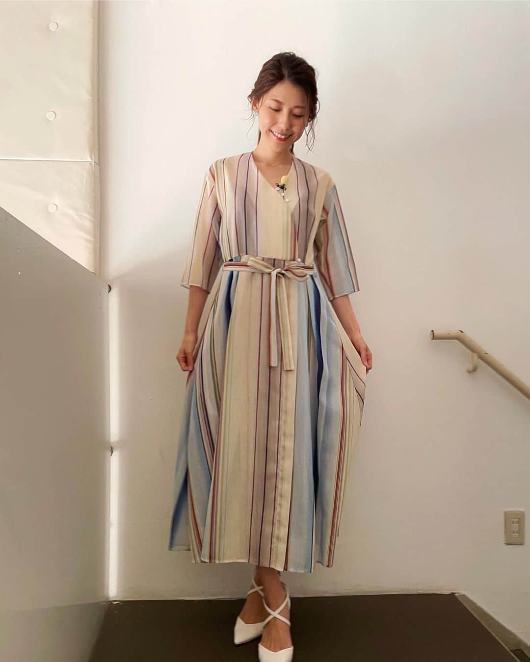 上村彩子さんのインスタグラム写真 - (上村彩子Instagram)「. . 8月がもう終わりますね。 BS-TBS  新しいテレビの時間も、 浴衣からこちらの衣装にチェンジしてます💛  先週は、久しぶりにNEWS23も担当しました。 ピンチヒッターに入っていたのが1年前と思うと あっという間！ 昨日からリニューアルしてさらにパワーアップしたNEWS23、寝る前にご覧くださいね😊」8月31日 12時15分 - saekokamimura