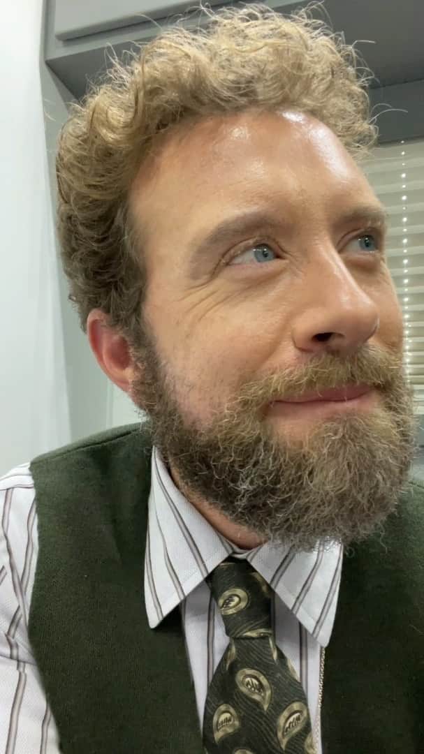 T・J・サインのインスタグラム：「On set. A familiar face I adore 😊😊」