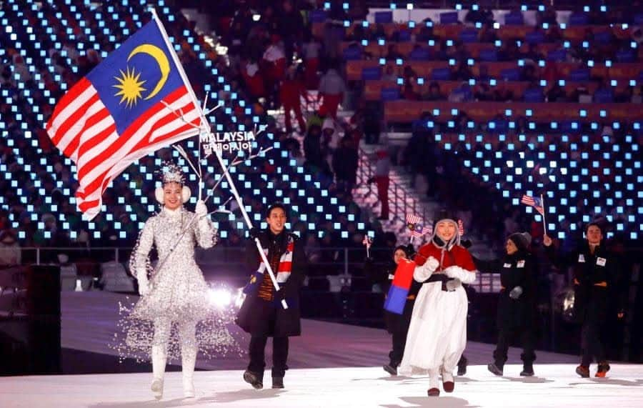 ジュリアン志傑乙さんのインスタグラム写真 - (ジュリアン志傑乙Instagram)「Selamat Hari Merdeka to Malaysia! The day Malaysia gained independence 64 years ago. 🎉🇲🇾  Also, what a coincidence that I was at the Malaysian High Commission in Ottawa a day before Merdeka!😅」8月31日 12時51分 - julianyeeee