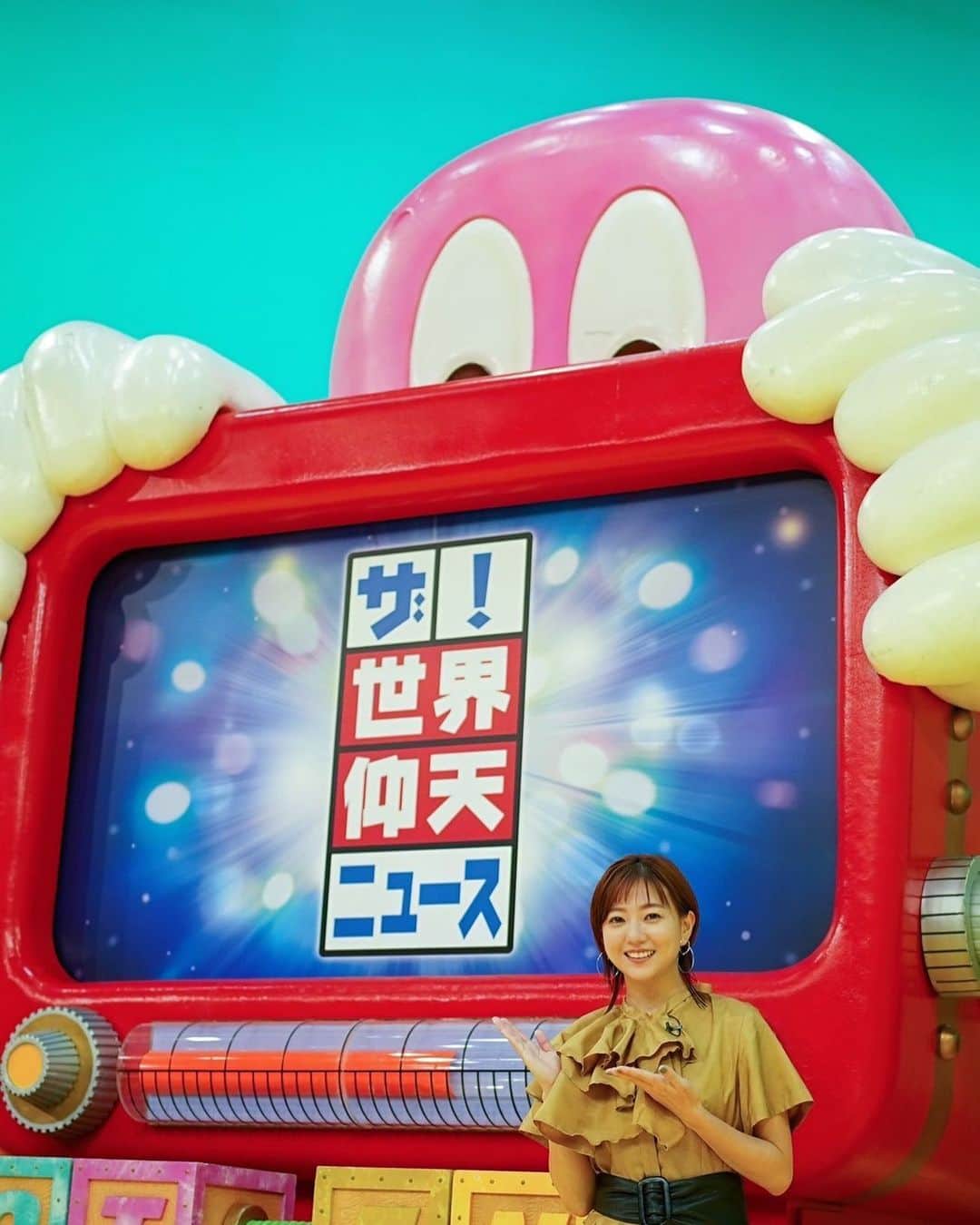 伊藤千晃のインスタグラム：「今夜、日テレ21時〜 "ザ！世界仰天ニュース" ⁡に出演させていただきます📺 ⁡ 恥ずかしながら、前回の再現VTRも流れます🐝笑  ぜひみてね😉 ⁡ ⁡ #ザ世界仰天ニュース  #仰天ニュース」