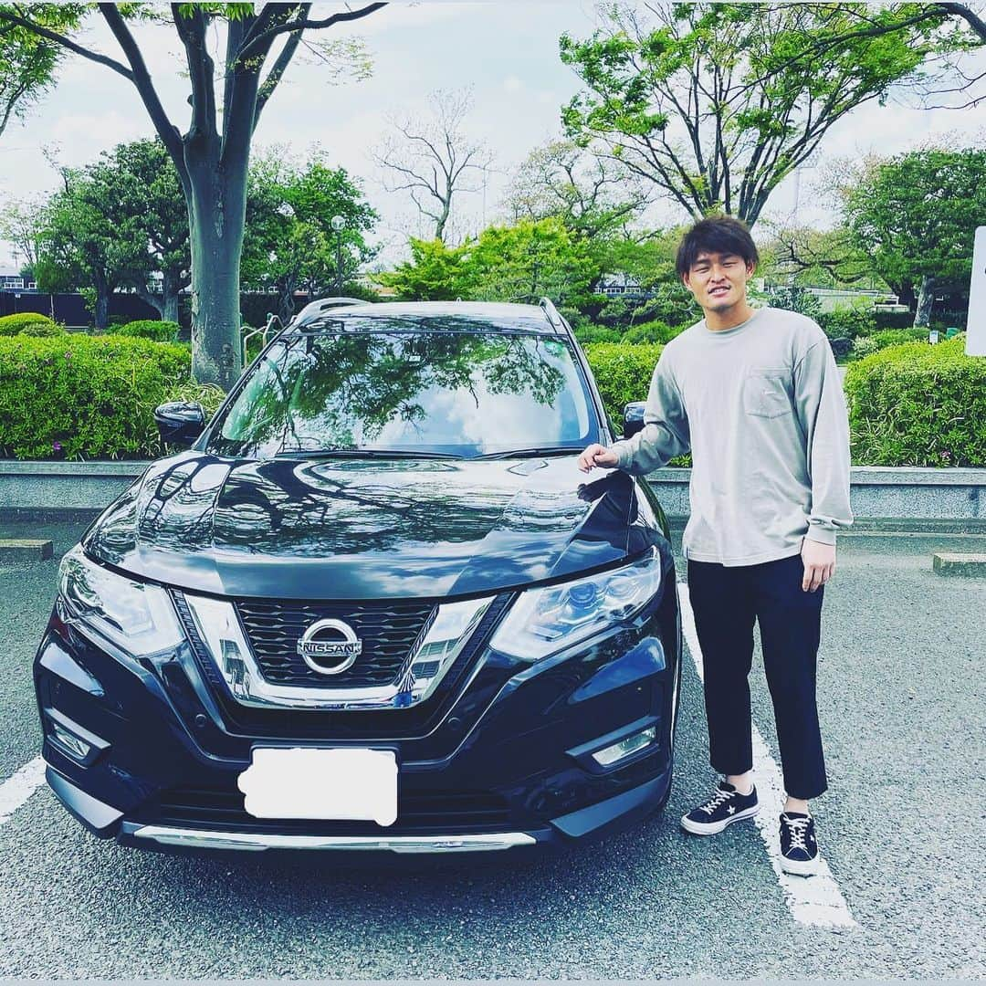 梶川裕嗣のインスタグラム：「日産エクストレイル  今年から日産エクストレイルに乗らせてもらってます！  最高にかっこいいです👍👍👍  #NISSAN #エクストレイル #やっちゃえ日産 #のっちゃえ日産 #相棒」