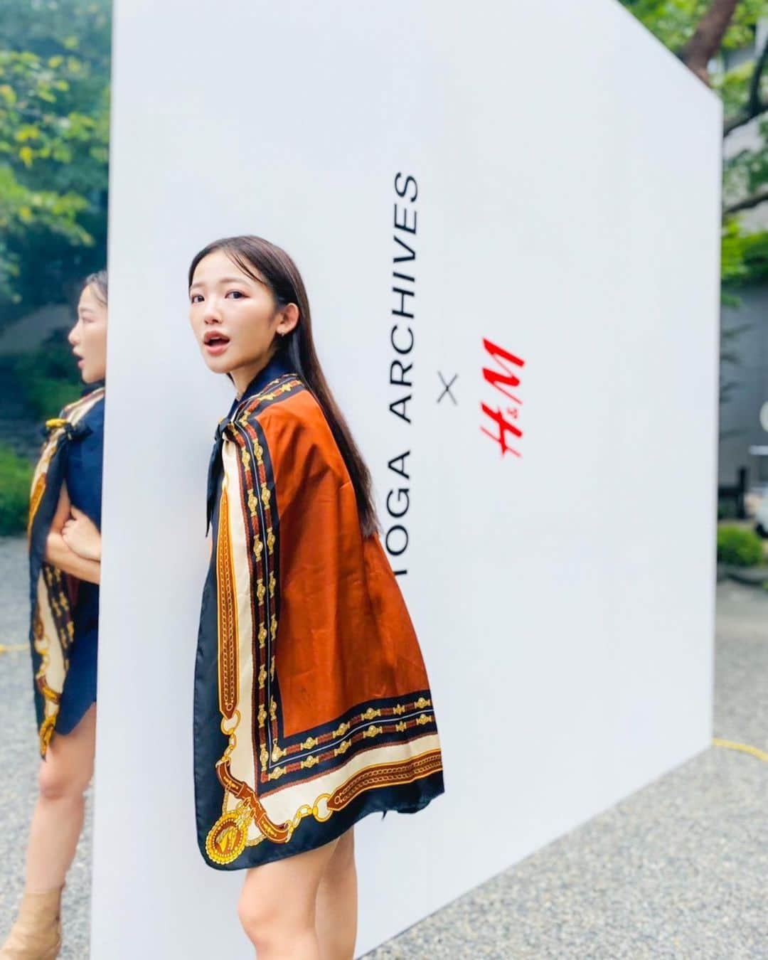 天木じゅんさんのインスタグラム写真 - (天木じゅんInstagram)「. . @togaarchives x @hm  TOGA ARCHIVES x H&M 販売２日前の先行販売へお邪魔したよ♥︎ このjacketは、身長149cmの私が着ると ワンピースになっちゃった/// プレスの方々にもこの着こなし方は 初めて見ました！と絶賛していただいたの🖤🖤🖤 . . #toga  #h&m #天木code #coordinate  #fashion  #TOGA_ARCHIVESxHM」8月31日 15時29分 - jun.amaki