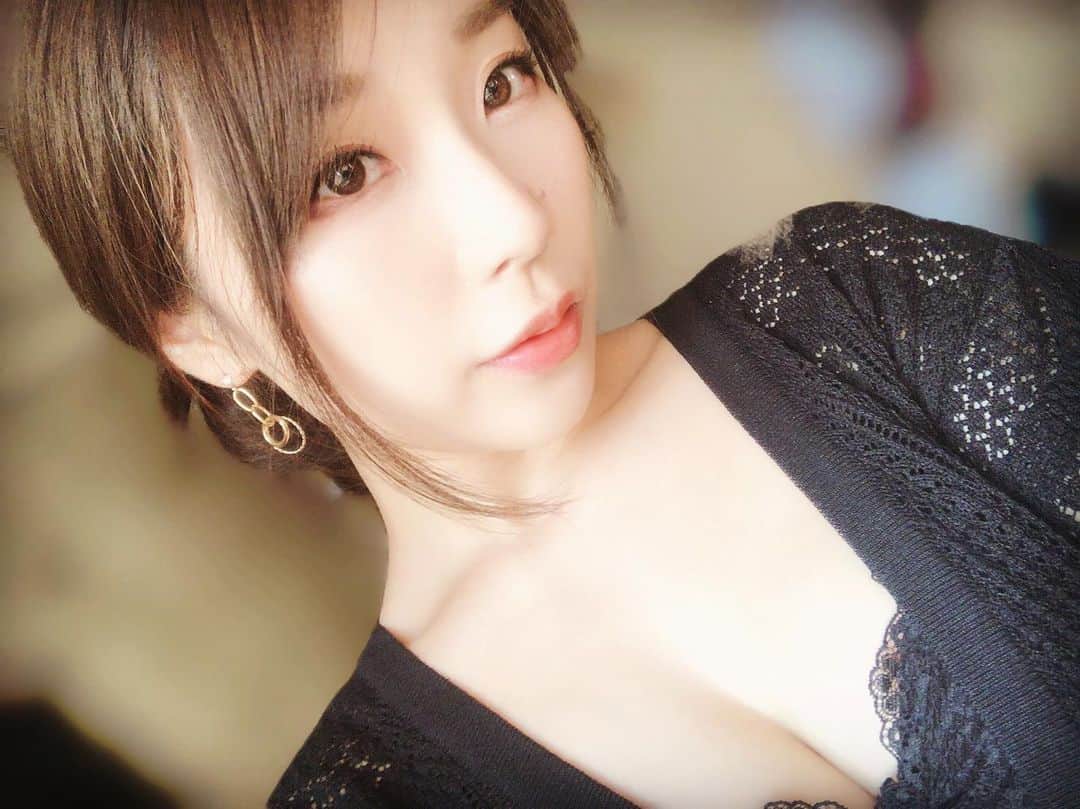 八乃つばさのインスタグラム：「🖤🖤🖤」