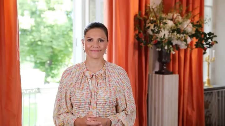 バイティモのインスタグラム：「HRH Crown Princess Victoria of Sweden in our Georgette Midi Dress ✨ #bytimo #youarebeautiful」