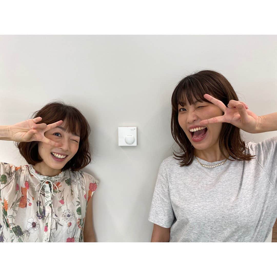 高橋春花のインスタグラム：「今週は夏休みです(^^) 英気を養いますー！ 写真はやっと会えたむろたん！！ Instagram始めましたので どうぞよろしくお願いします😆 そして今晩はおにぎりあたためますかも ありますよー✨ #夏休み #室岡里美#高橋春花 #HTB#アナウンサー #おにぎりあたためますか」