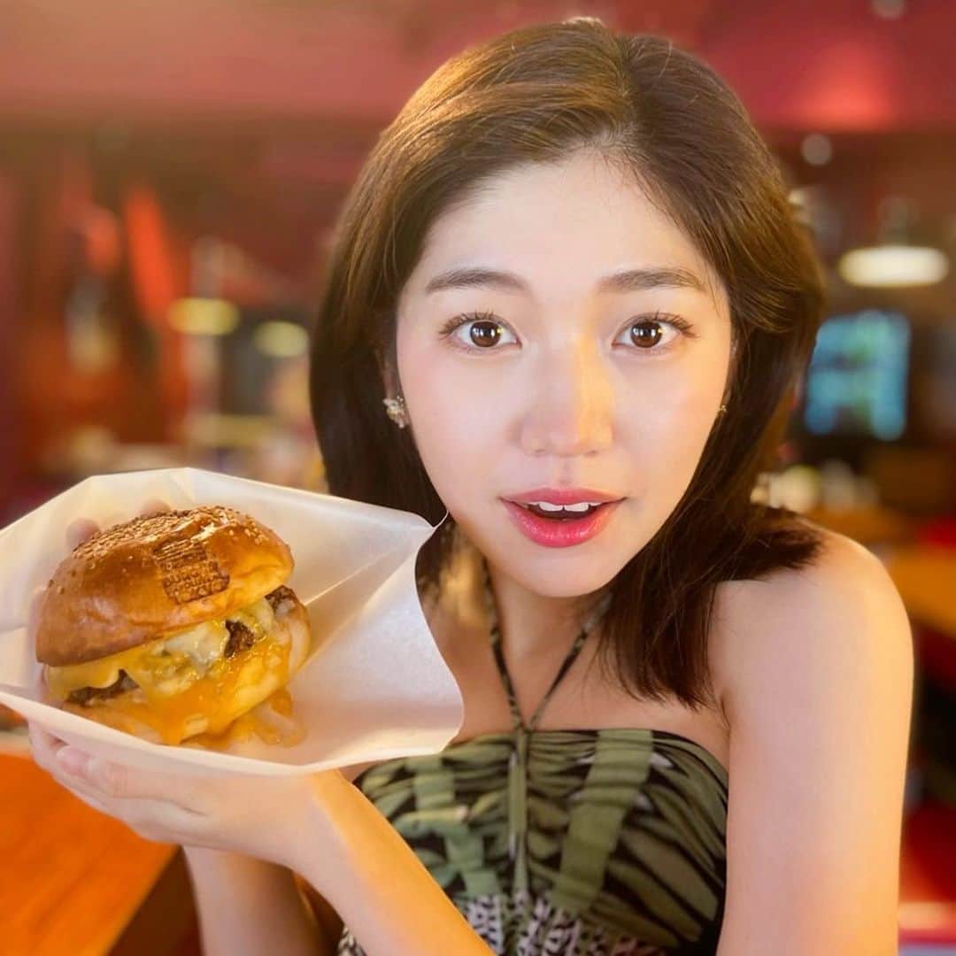 高橋幸のインスタグラム：「8月最終日、、 大好きな夏が終わってほしくありません！笑 蒸し暑い日が続きますが、体調第一で過ごしたいですね😌  #残暑お見舞い申し上げます   ※脈絡がない以前の写真で失礼します🍟」