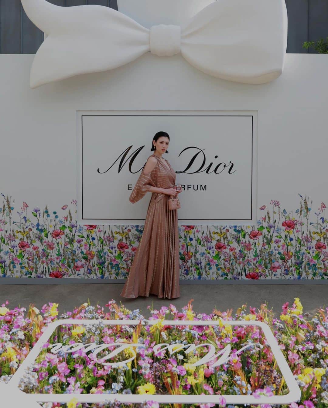 三吉彩花さんのインスタグラム写真 - (三吉彩花Instagram)「💐Miss Dior The New Fragrance💐  新たに生まれ変わるミスディオール。 非現実的で優雅な世界へと一瞬で導いてくれる空間はとても特別な時間でした。 ミスディオールの香りで美しい花を纏ったような気持ちに☺️  @diorbeauty @dior  #diorjoaillerie #ミスディオール  #ミスディオールアートイベント」8月31日 19時16分 - miyoshi.aa