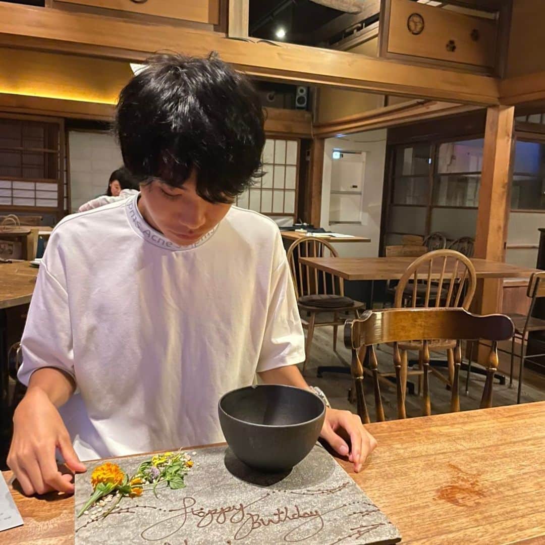 吉田圭太のインスタグラム：「23歳になりました！ 沢山のお祝いメッセージありがとうございます☺️ この1年も元気に頑張ります！」