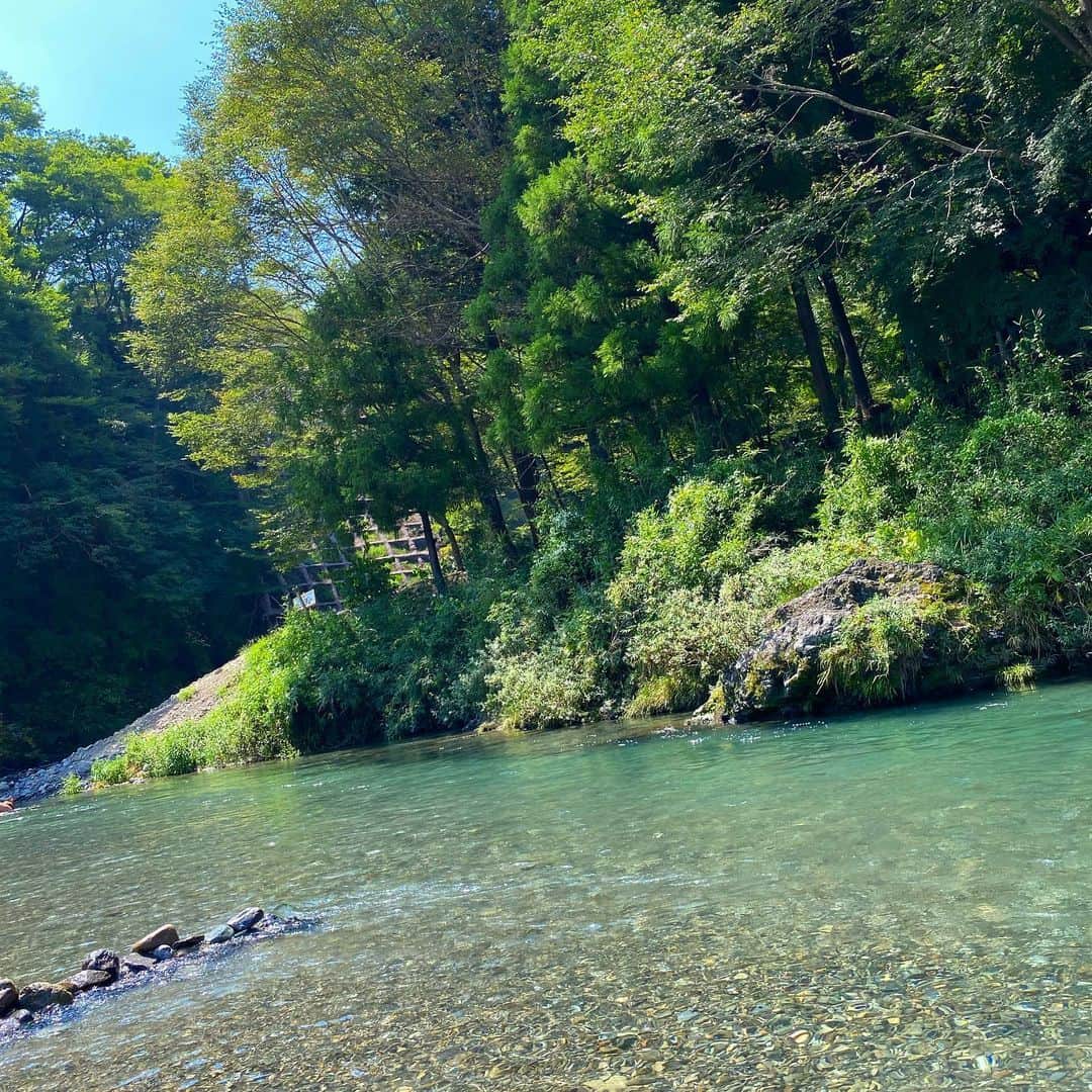 紗蘭さんのインスタグラム写真 - (紗蘭Instagram)「8月最後に夏の思い出☀️🌻🌈🏖 💕 旅行はできない分、人少ない川で水遊びして夏感じた💙 #alexiastam」8月31日 19時29分 - saracchidayo