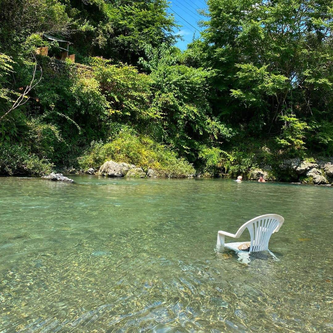 紗蘭さんのインスタグラム写真 - (紗蘭Instagram)「8月最後に夏の思い出☀️🌻🌈🏖 💕 旅行はできない分、人少ない川で水遊びして夏感じた💙 #alexiastam」8月31日 19時29分 - saracchidayo