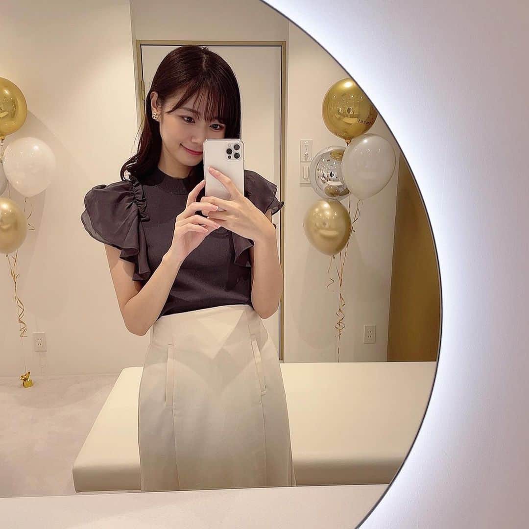 杉浦みずきのインスタグラム：「. 事務所の先輩ほりえってぃさん（@mina_horie ）に、 青山に新店舗がオープンされた、 美容整体師　川島さん（@biyou_kawashima ）の、 整体Filament に連れて行って頂きました〜🥰 私、整体に行ったことがなかったので緊張しましたが、笑 おしゃべりしながら楽しく過ごせましたし、 施術後体がものすごく軽くなってびっくりしました😳 空間も、真っ白でほんとに素敵で、リラックスできました☺️ これからもお世話になります！🙇‍♀️✨ ありがとうございました！😊 @biyou_kawashima  @filament_yoshimoto  @filament_yuto」
