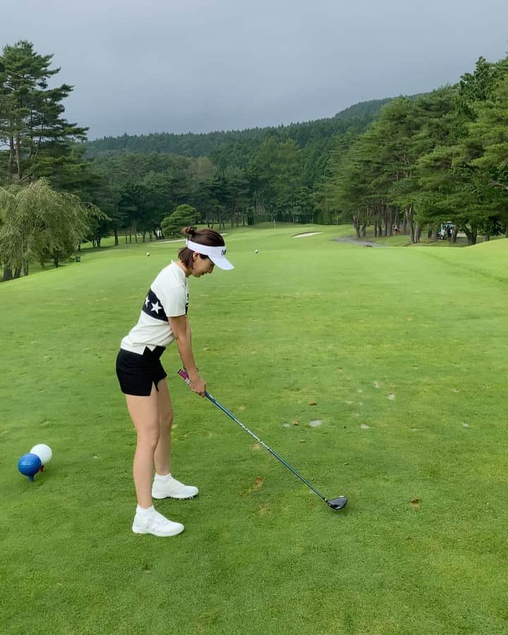のインスタグラム：「175ydのPar3 ここ難しかったなー🤭🤭  #ゴルフ女子 #ゴルフ男子 #ゴルフコーデ #スポーツ女子  #ゴルフウェア #スポーツ #golf #골프 #골프스타그램 #골프장 #라운드 #골프스윙 #골프사랑 #골프레슨 #아이언샷 #스크린골프  #トレーニング #トレーニング女子 #筋トレ #筋トレ女子 #golfstagram #golfswing #girlsgolf #golfer」